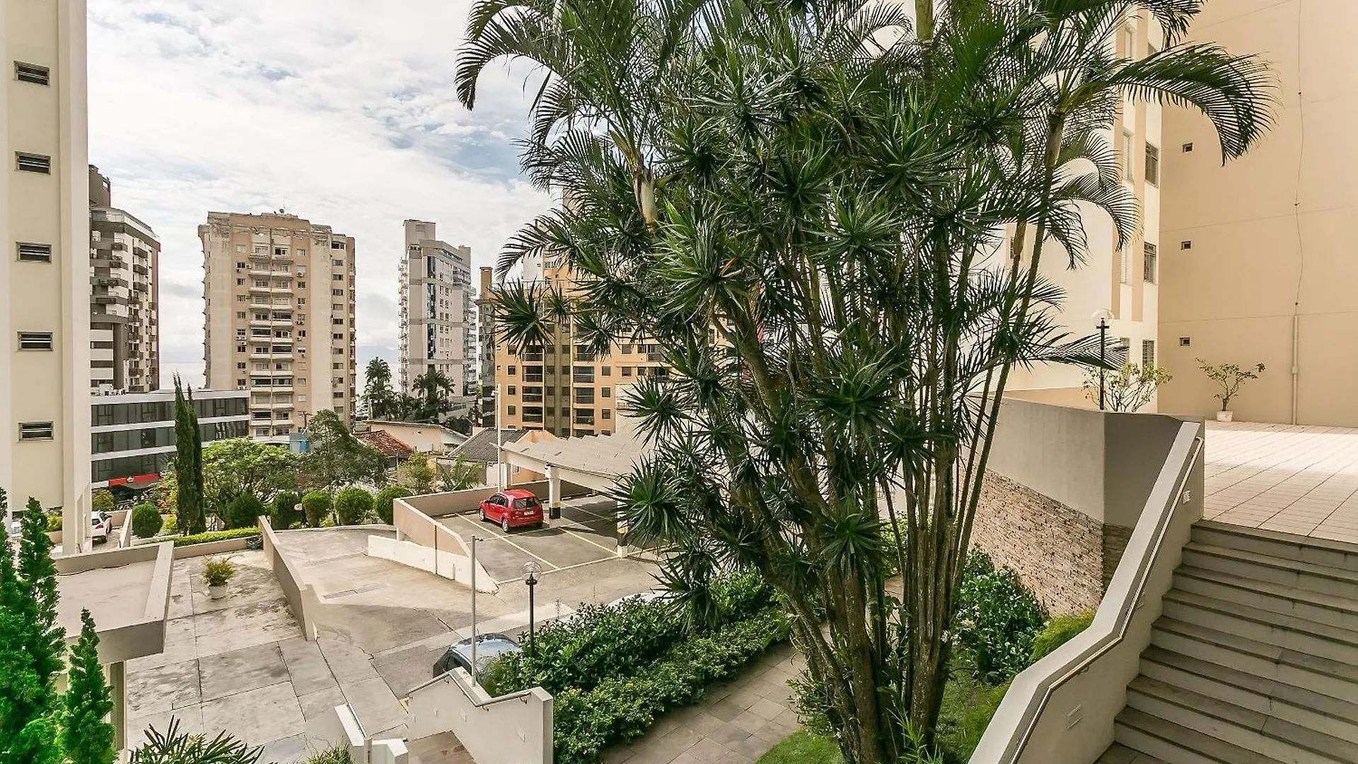 Moderno, espaçoso localizado a uma quadra do Shopping Beira-mar CA06I Apartamento Florianópolis