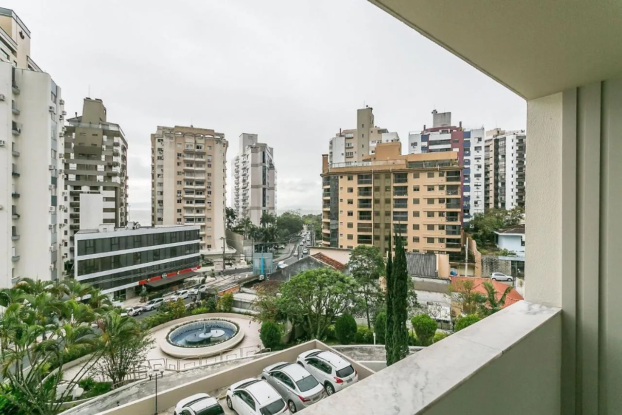 Moderno, espaçoso localizado a uma quadra do Shopping Beira-mar CA06I Apartamento Florianópolis Brasil